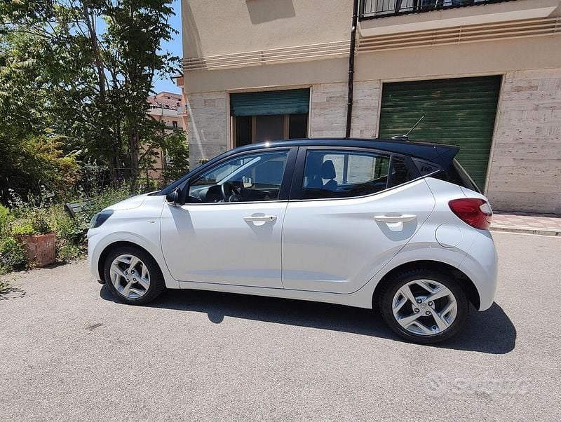 Usata Hyundai i10 67 CV (49 kW) 2021 Bianco Utilitaria