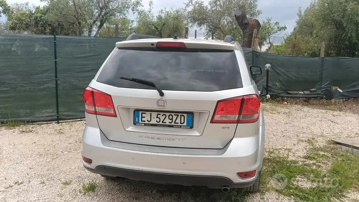 Usata Fiat Freemont 140 CV (102 kW) 2011 Grigio SUV