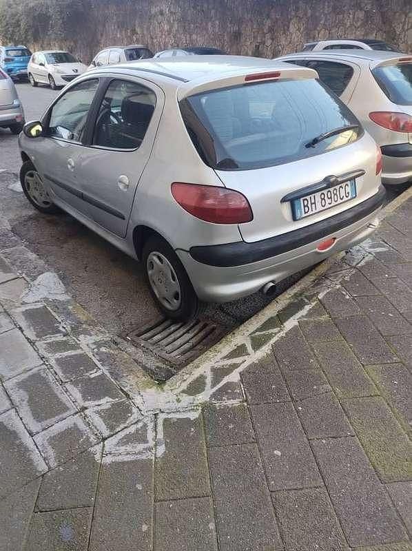 Usata Peugeot 206 60 CV (44 kW) 2000 Grigio Utilitaria