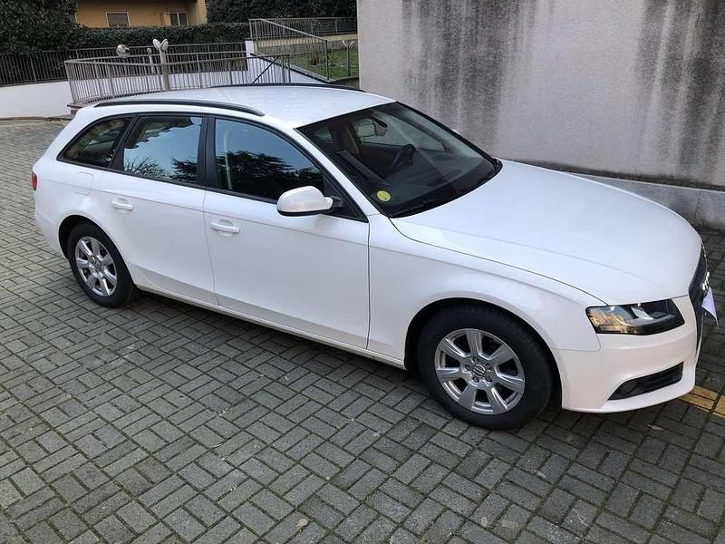 Usado Audi A4 Ambiente 120 CV (88 kW) 2010 Blanco Familiar