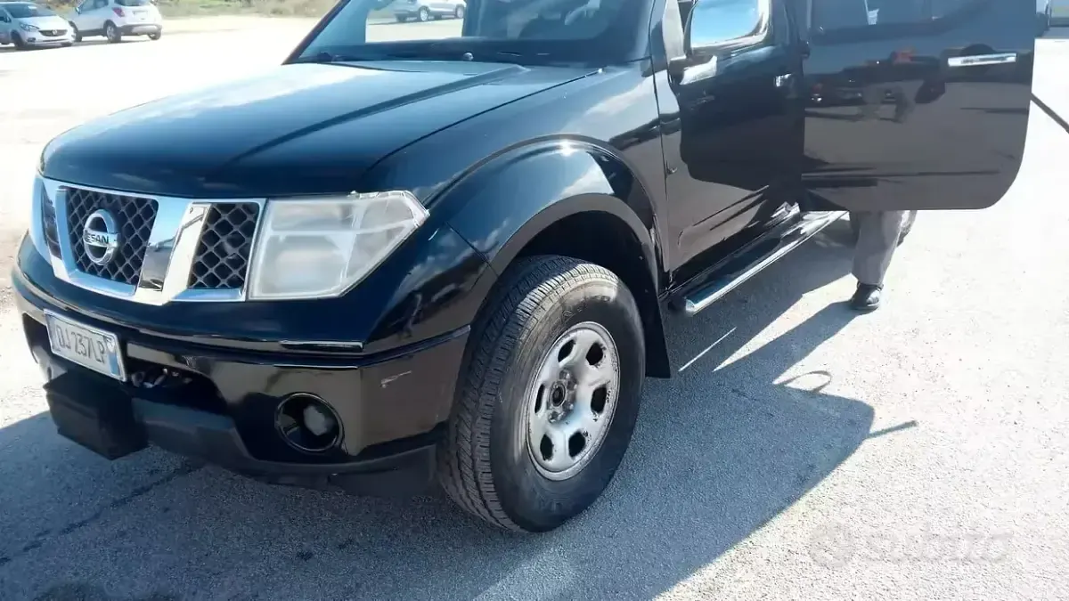 Usata Nissan Navara 174 CV (127 kW) 2005 Nero Pick-up