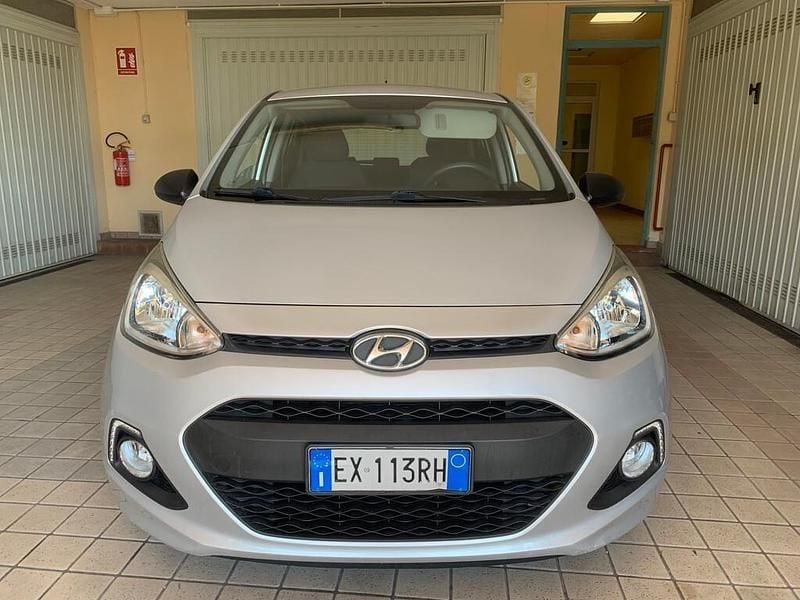 Brugt Hyundai i10 Comfort 67 HK (49 kW) 2014 Sølv Hatchback