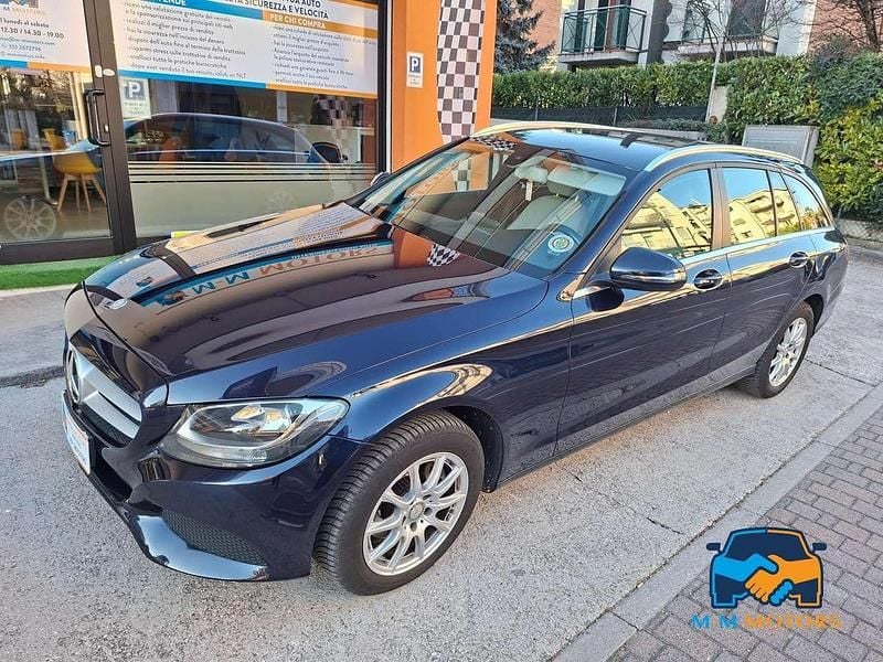 Usata Mercedes C200 136 CV (100 kW) 2016 Blu/azzurro Station wagon