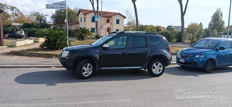 Nero Usata 2010 Dacia Duster Tre volumi | 3800 € (Buon prezzo) - Immagine 1/4