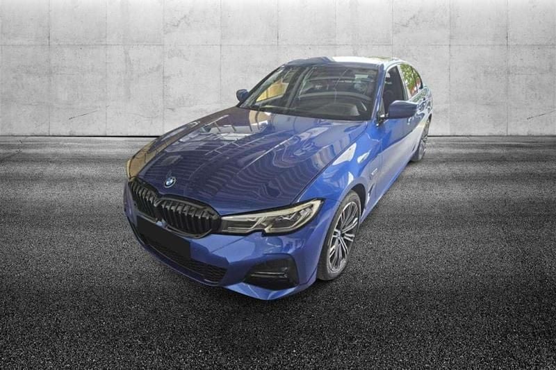 Usata BMW 330e M Sport 292 CV (214 kW) 2022 Blu/azzurro Berlina