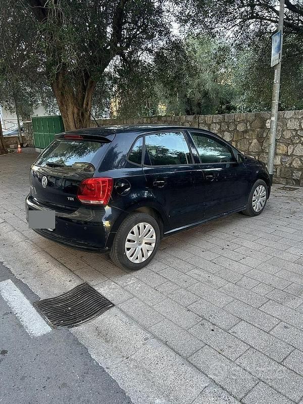 Begagnad VW Polo 75 HK (55 kW) 2010 Svart Halvkombi