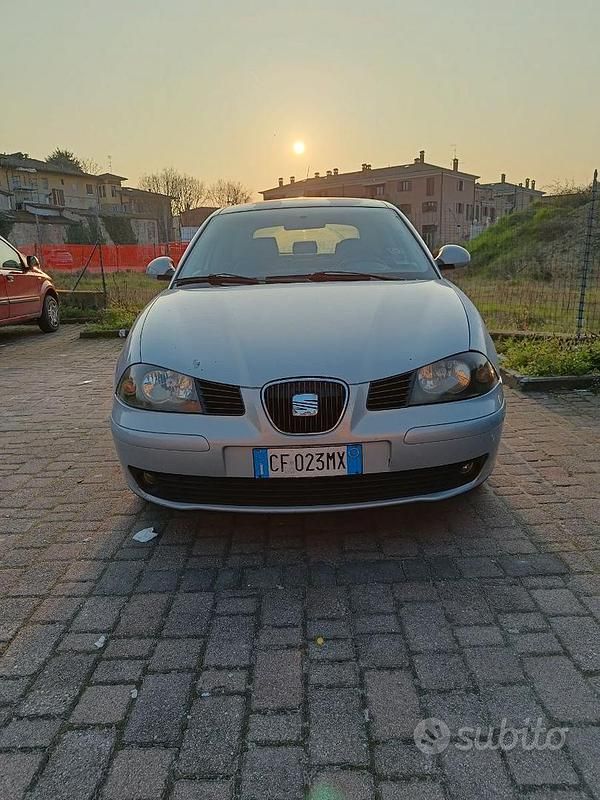 Usata Seat Ibiza 101 CV (74 kW) 2003 Blu Utilitaria