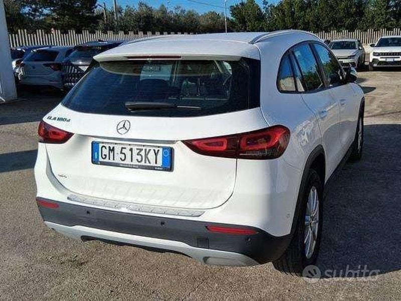 Usata Mercedes GLA180 Business 116 CV (85 kW) 2022 Bianco polare pastello SUV