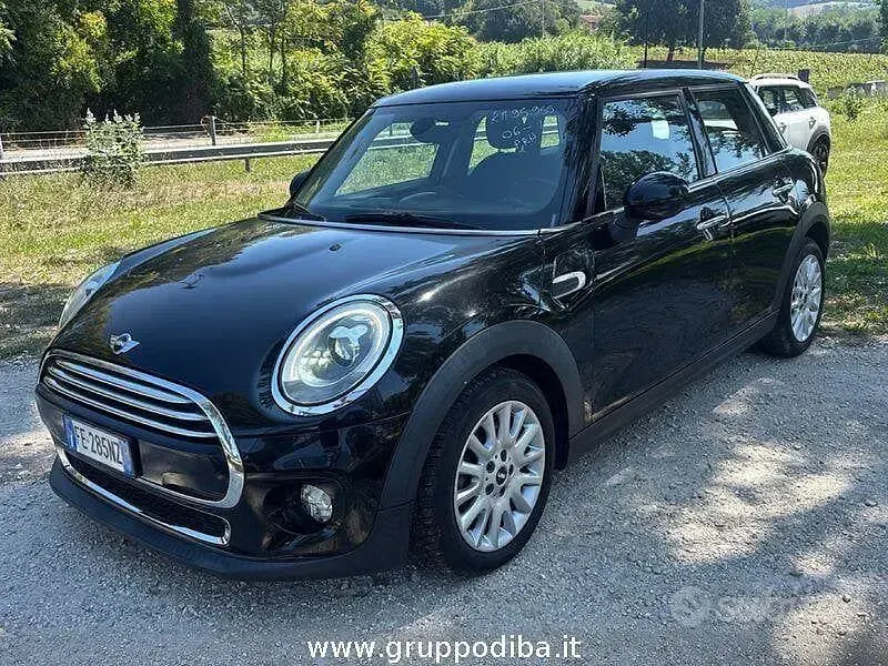 Usata Mini Cooper D 116 CV (85 kW) 2016 Nero Utilitaria