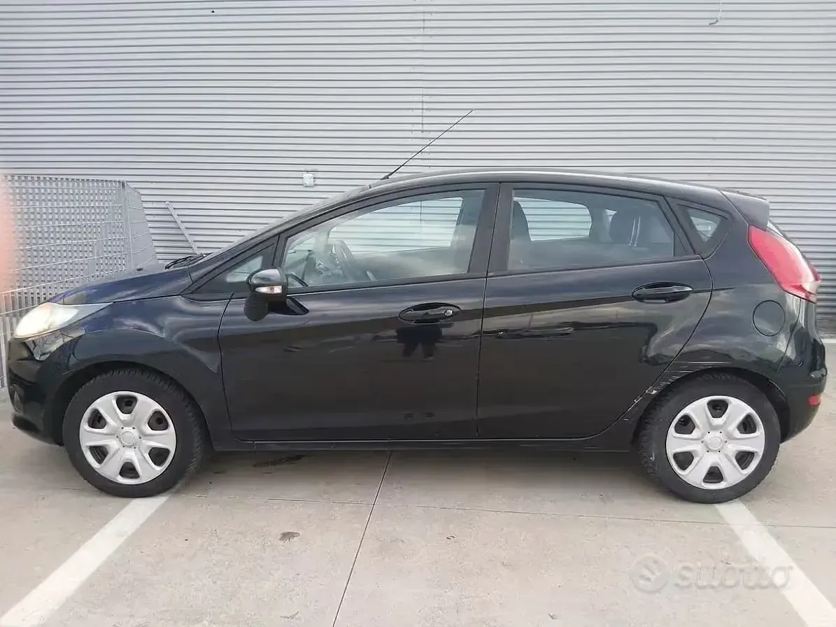 Usata Ford Fiesta 82 CV (60 kW) 2009 Nero Berlina