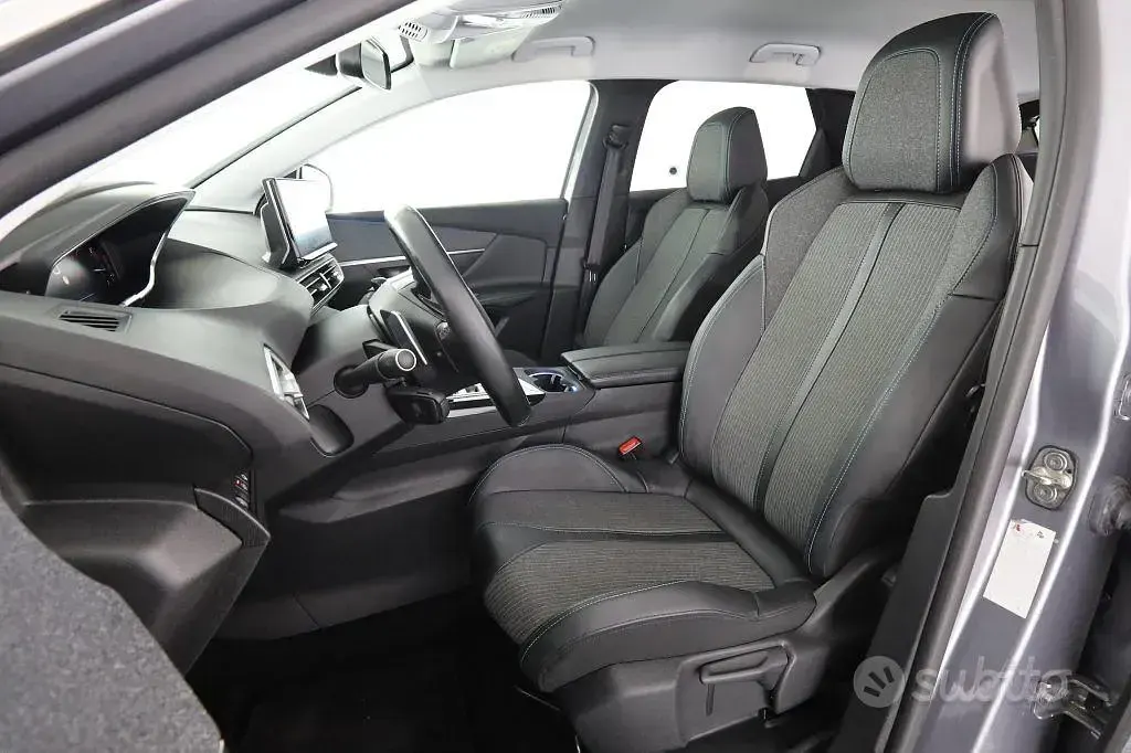 Usata Peugeot 3008 Allure 131 CV (96 kW) 2021 Grigio artense SUV