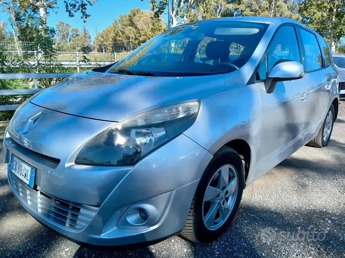 Usata Renault Grand Scénic Dynamique 130 CV (95 kW) 2011 Grigio Monovolume