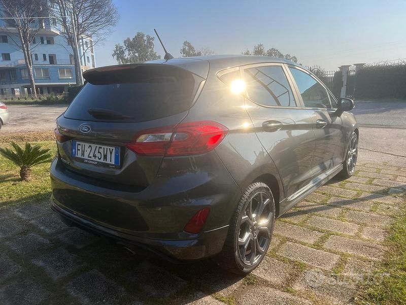 Usata Ford Fiesta ST-Line 86 CV (63 kW) 2019 Grigio Berlina