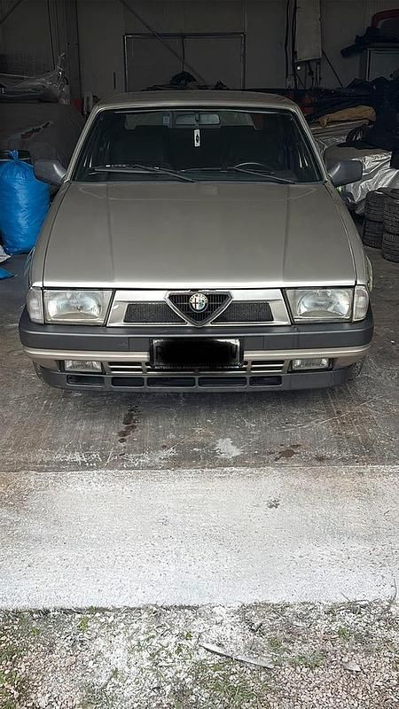 Usata Alfa Romeo 75 1989 Grigio Berlina