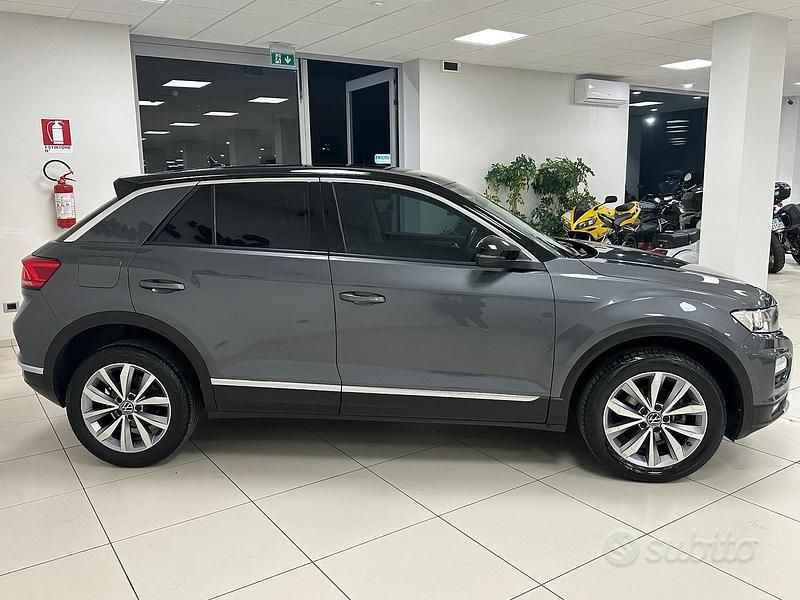 Usado VW T-Roc Advance 116 CV (85 kW) 2021 Gris SUV