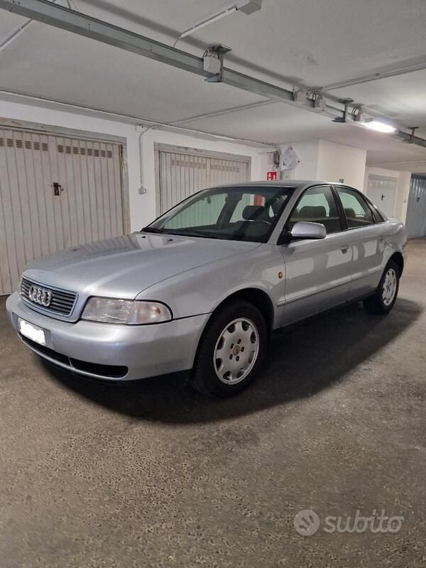 Grigio Usata 1998 Audi A4 Ambiente Tre volumi | 1800 € (Ottimo prezzo) - Immagine 1/4
