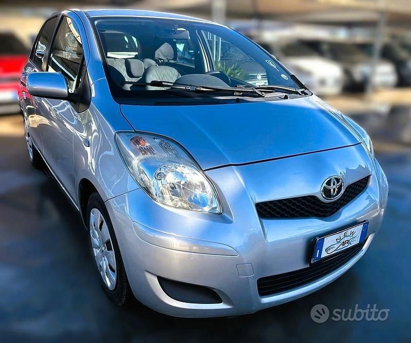 Usata Toyota Yaris Sol 90 CV (66 kW) 2009 Grigio Utilitaria