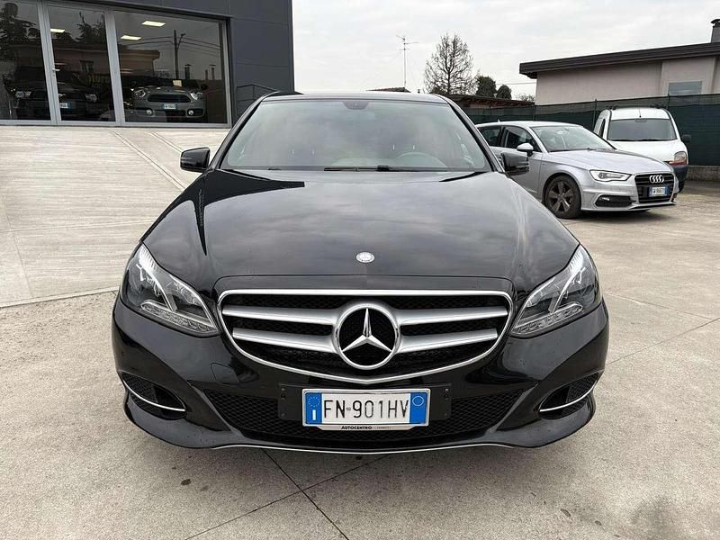 Usata Mercedes E220 Premium 170 CV (125 kW) 2014 Nero Berlina