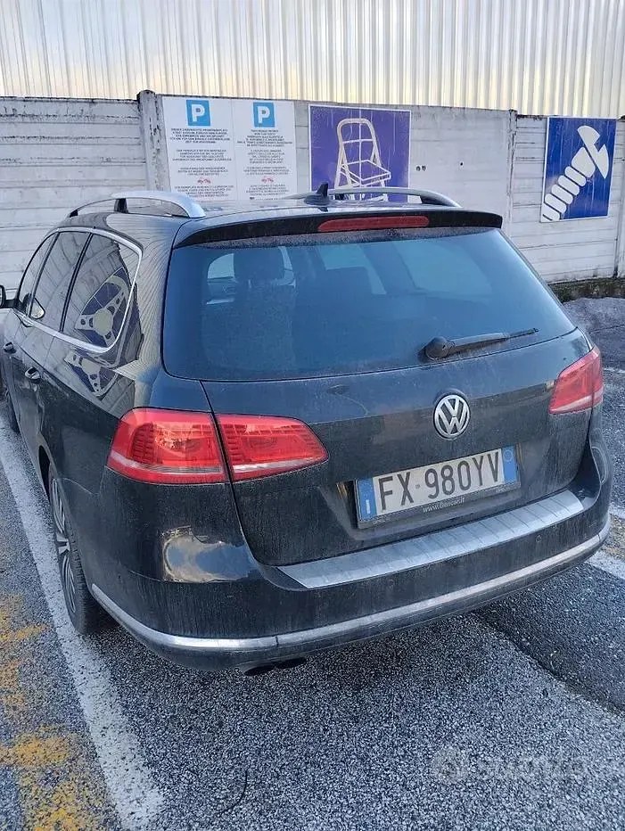 Usata VW Passat 140 CV (102 kW) 2012 Nero Station wagon