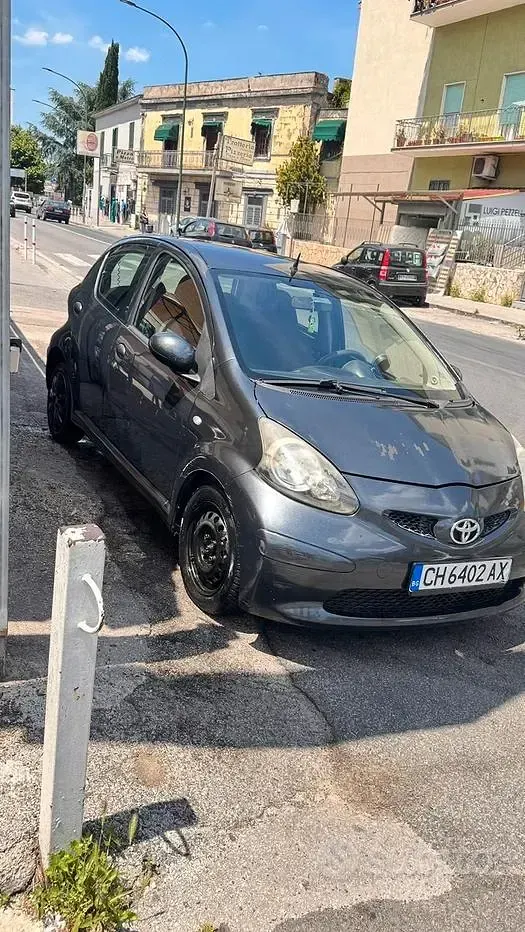Usata Toyota Aygo 54 CV (39 kW) 2007 Grigio Utilitaria