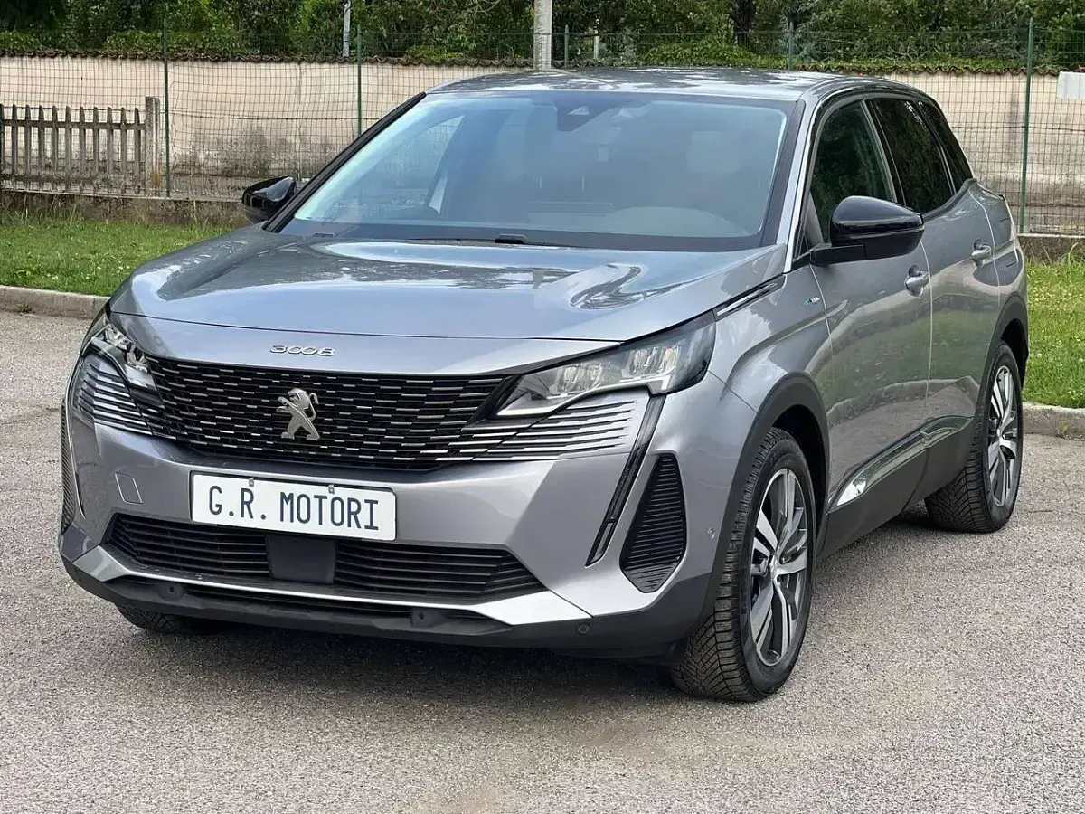 Usata Peugeot 3008 Allure 181 CV (133 kW) 2022 Argento SUV