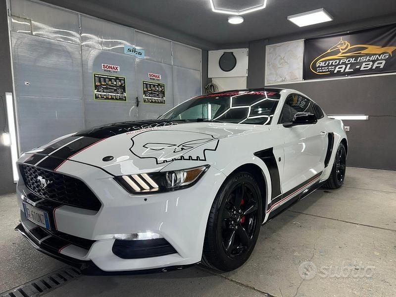 Usata Ford Mustang Fastback 309 CV (227 kW) 2016 Bianco Coupé
