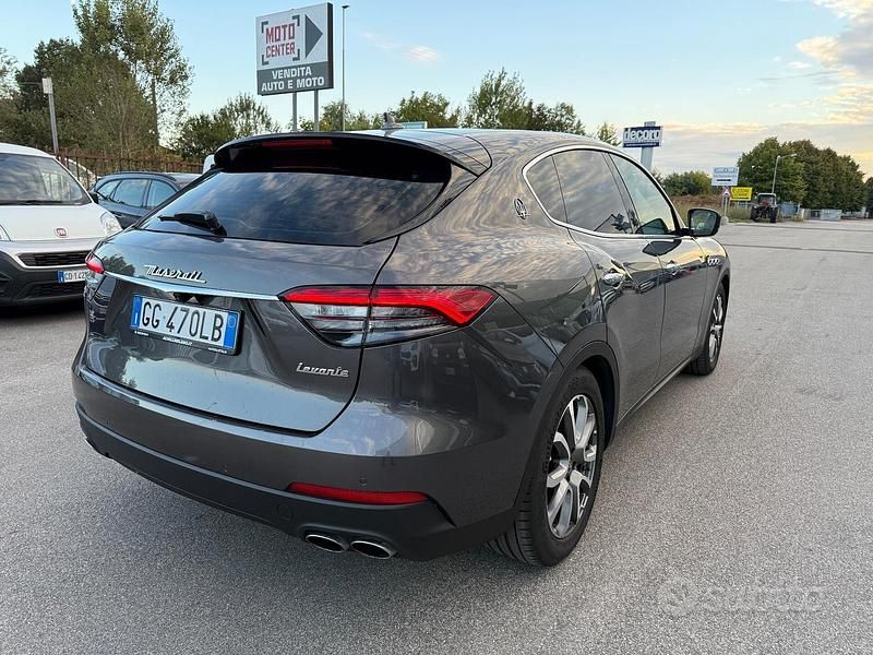 Usata Maserati Levante GranLusso 275 CV (202 kW) 2021 Grigio SUV