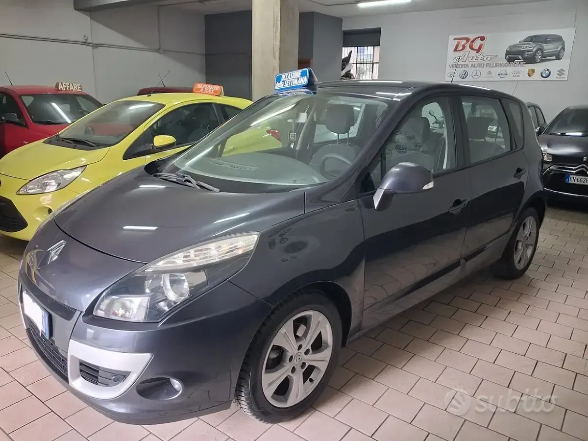 Usata Renault Scenic E-Tech 110 CV (80 kW) 2011 Grigio Monovolume