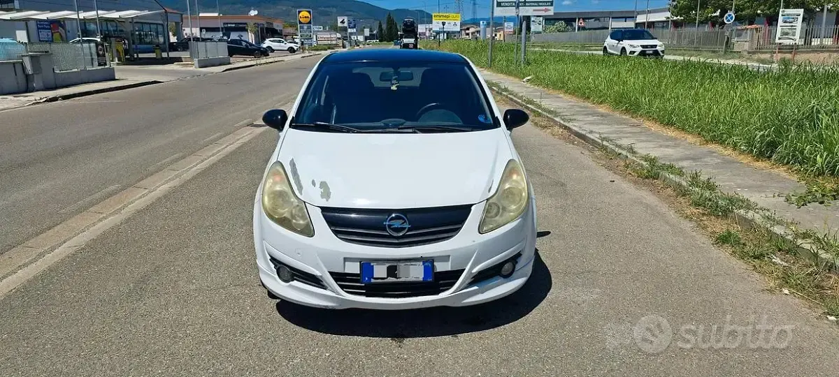 Usata Opel Corsa 90 CV (66 kW) 2009 Bianco Utilitaria