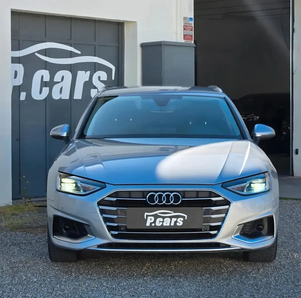 Usado Audi A4 Business 136 CV (100 kW) 2021 Plateado Familiar