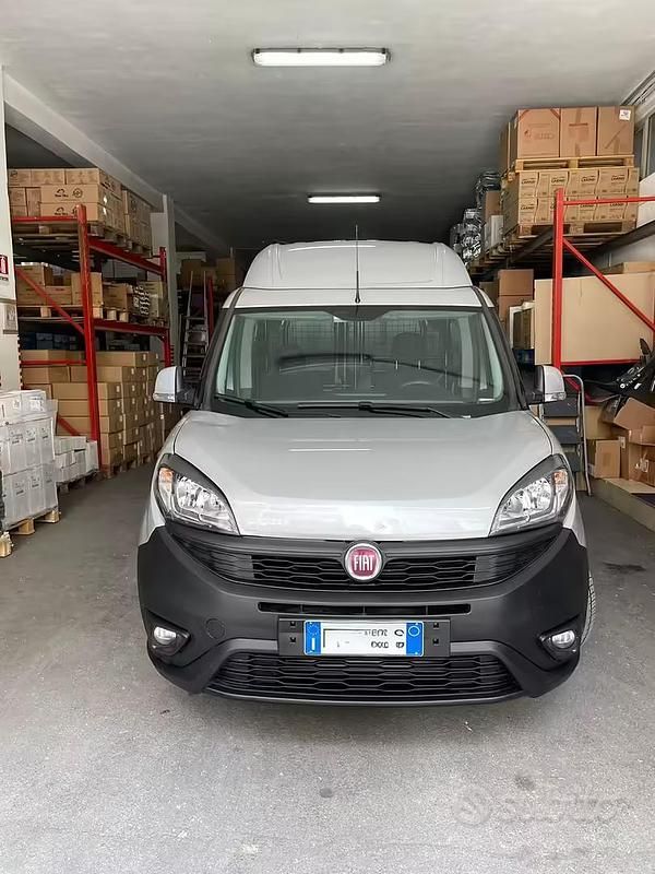 Usata Fiat Doblò 105 CV (77 kW) 2019 Grigio Monovolume