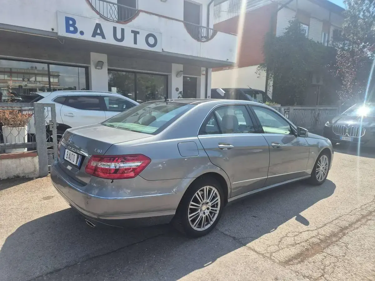Usata Mercedes E350 Elegance 231 CV (169 kW) 2009 Grigio Berlina