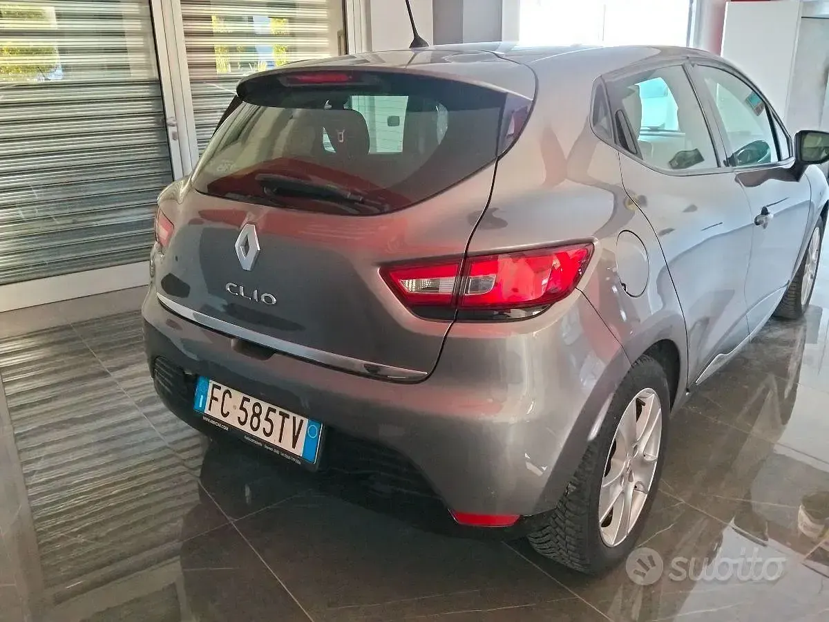 Usata Renault Clio IV Zen 73 CV (53 kW) 2016 Grigio Berlina