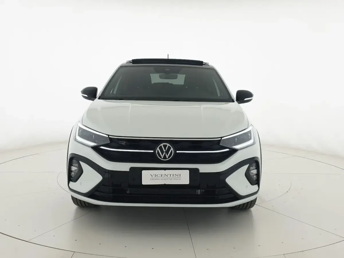 Nuova VW Taigo R-line Plus 150 CV (110 kW) 2026 Pure white deep black perlato SUV