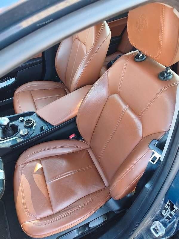 Usata Alfa Romeo Giulia Super 150 CV (110 kW) 2017 Blu/azzurro Berlina