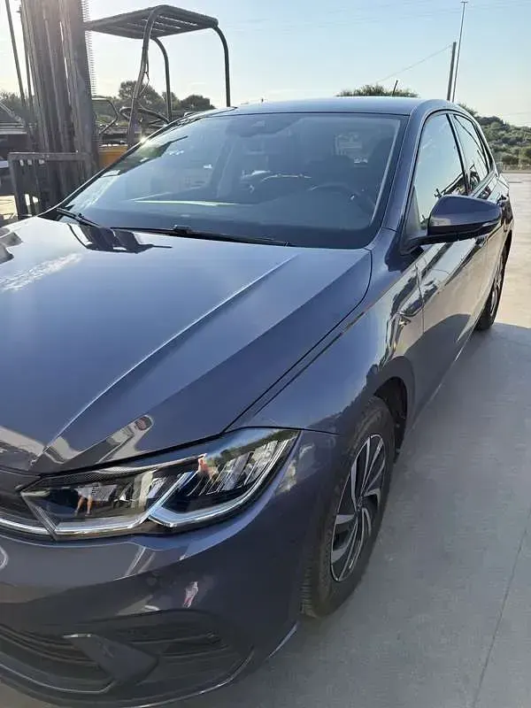 Usata VW Polo Life 90 CV (66 kW) 2022 Grigio Utilitaria