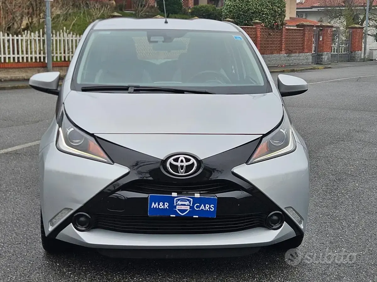 Second-hand Toyota Aygo 69 CP (50 kW) 2016 Gri Hatchback