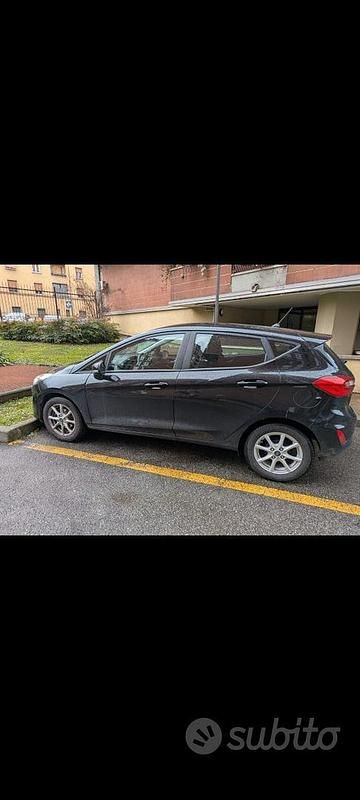Usata Ford Fiesta 85 CV (62 kW) 2017 Nero Berlina