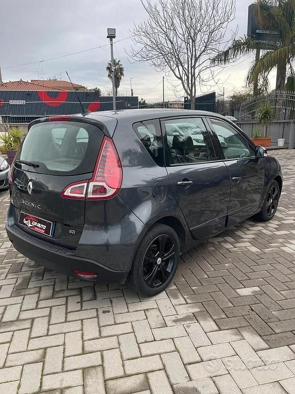 Usata Renault Scénic III Luxe 131 CV (96 kW) 2012 Grigio Monovolume
