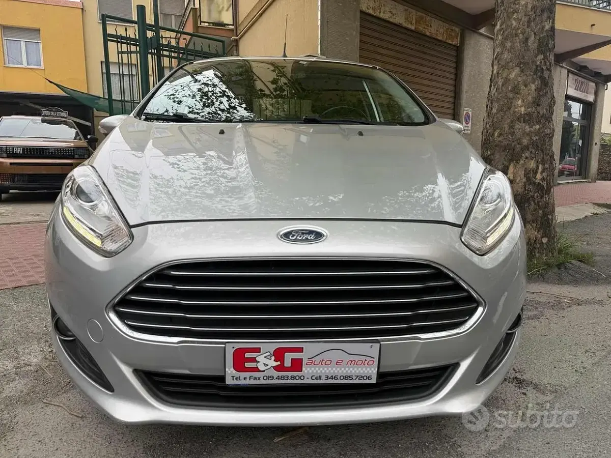 Usata Ford Fiesta Titanium 95 CV (69 kW) 2016 Grigio Utilitaria