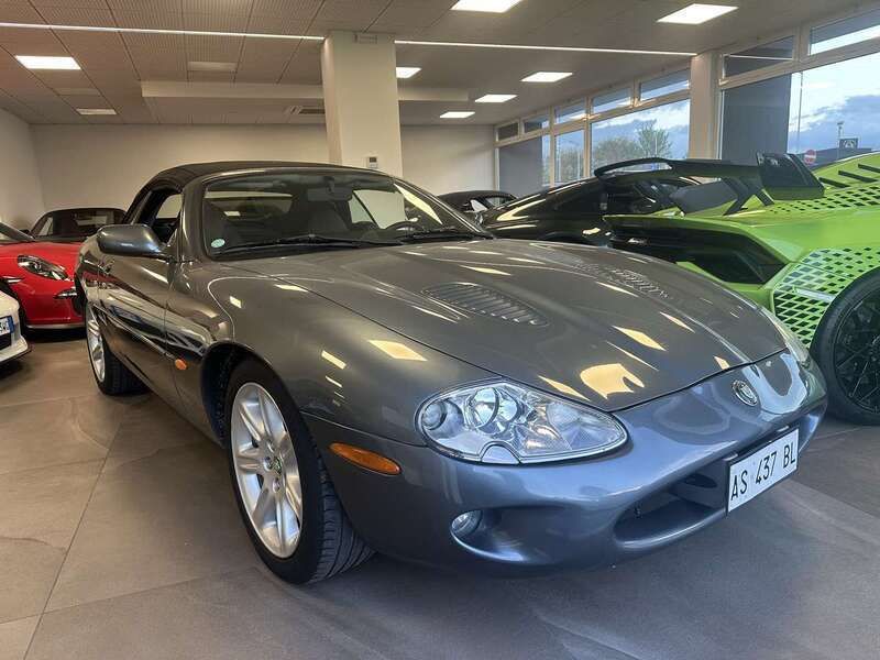 Grigio Usata 1997 Jaguar XK8 Cabrio | 23.900 € (Molto cara) - Immagine 1/4