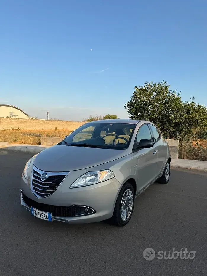 Usata Lancia Ypsilon Silver 69 CV (50 kW) 2013 Nero Utilitaria