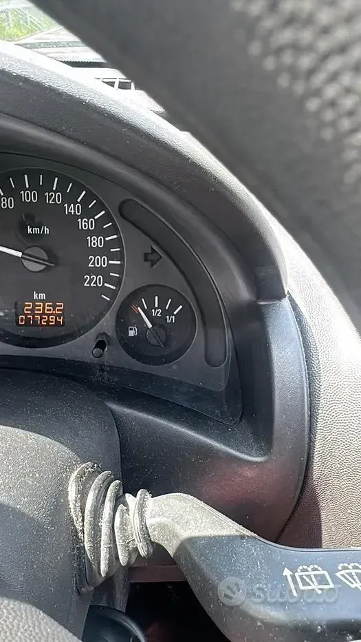 Usata Opel Corsa 54 CV (39 kW) 2004 Utilitaria