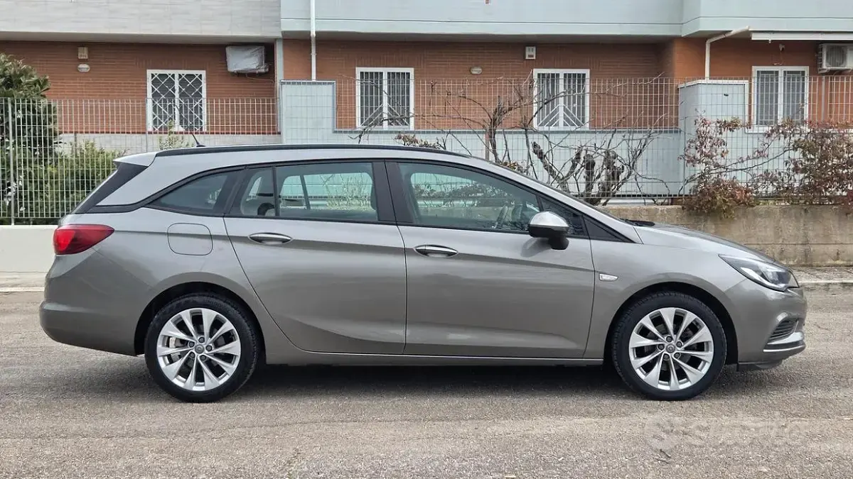 Usata Opel Astra Innovation 105 CV (77 kW) 2017 Grigio Station wagon