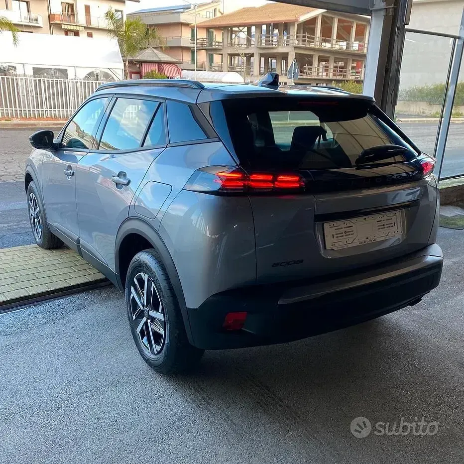 Usata Peugeot 2008 S 100 CV (73 kW) 2023 Grigio SUV