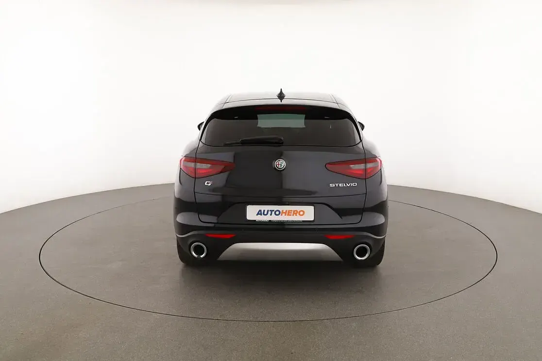 Usata Alfa Romeo Stelvio Executive 210 CV (154 kW) 2018 Nero SUV