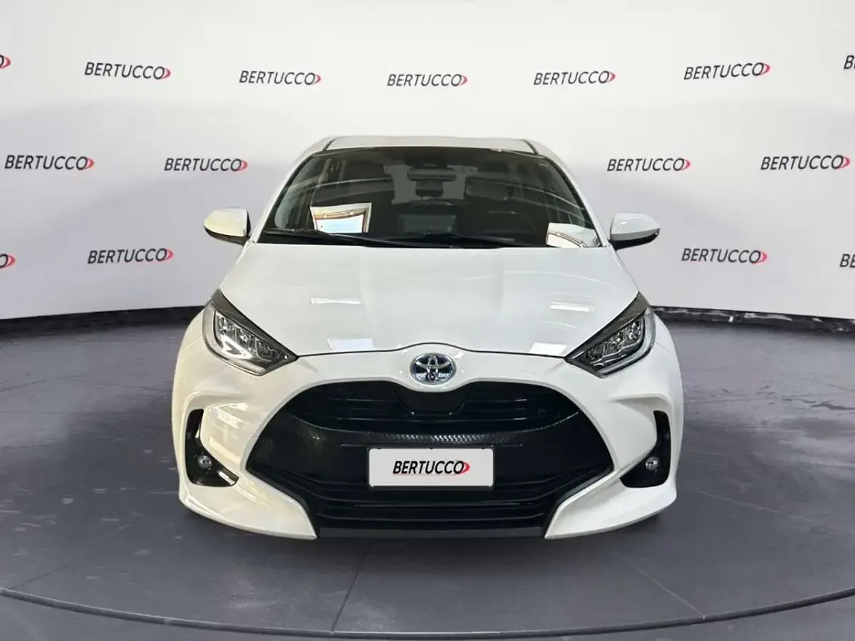 Usata Toyota Yaris Hybrid Trend 115 CV (84 kW) 2022 Bianco Berlina
