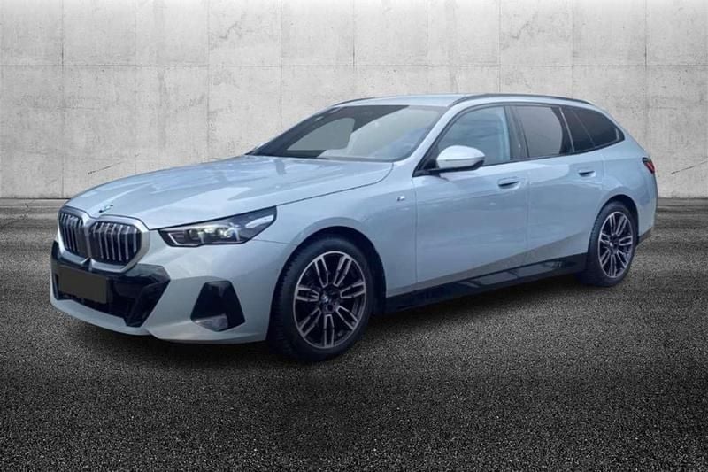 Usata BMW 520 M Sport 197 CV (144 kW) 2024 Grigio metallizzato Station wagon