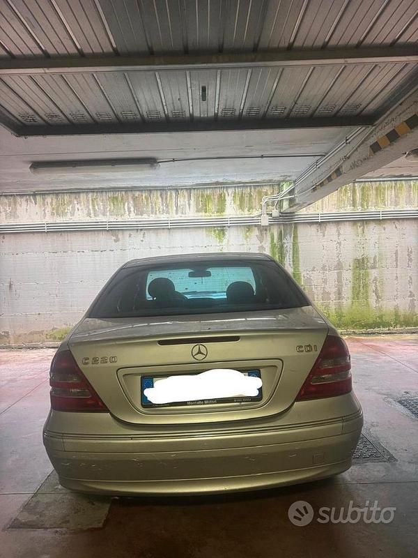 Usata Mercedes C220 125 CV (91 kW) 2005 Grigio Berlina