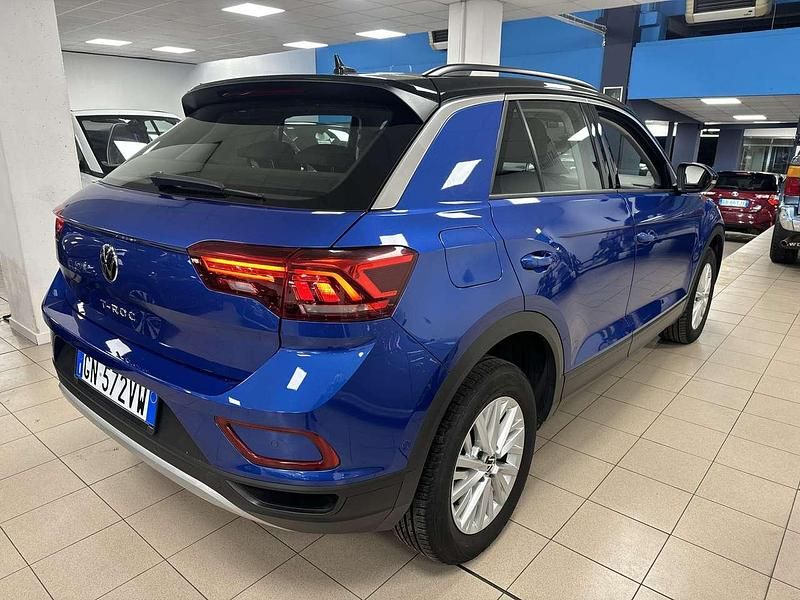 Usata VW T-Roc Life 150 CV (110 kW) 2023 Blu/azzurro SUV